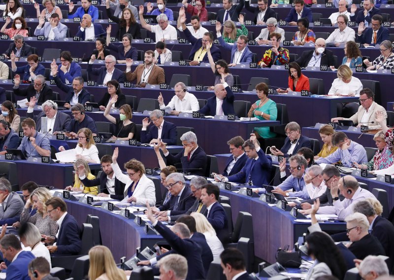 Europarlamentarci prozvali Dodika: Ne može govoriti da je za pristupanje EU-u i istovremeno podržavati Putina i pokušavati razbiti Bosnu