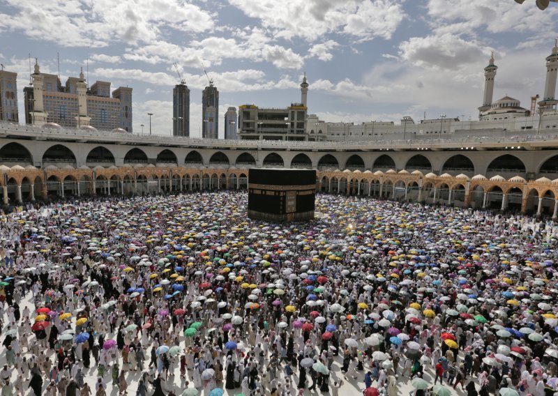 U Saudijskoj Arabiji počeo najveći hadž od početka pandemije, muslimansko okupljanje u Meki dozvoljeno samo cijepljenima