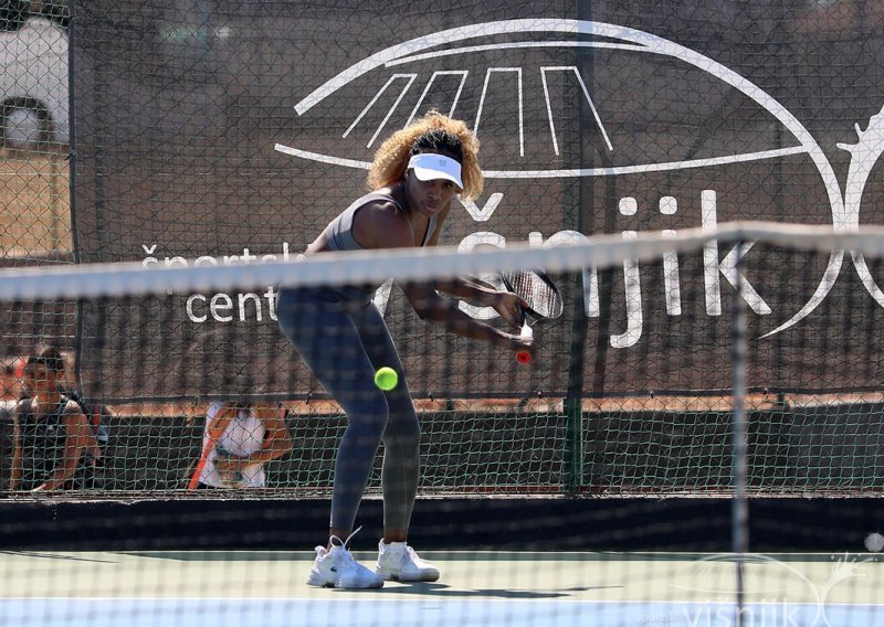 Venus Williams stigla privatnim avionom u Zadar i odmah odradila trening; evo tko joj je bio partner i što radi u gradu košarke