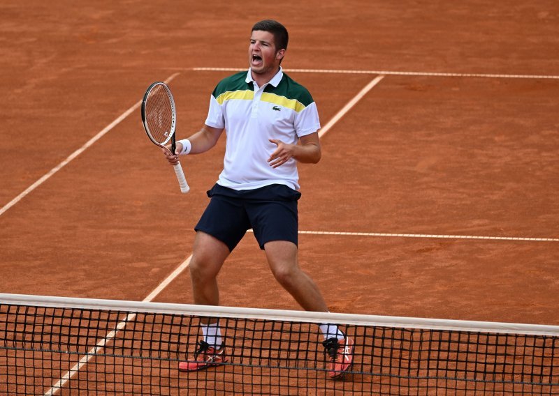 Hrvatska ima tenisača u polufinalu Wimbledona! Mili Poljičak nevjerojatnom serijom stigao do velikog preokreta