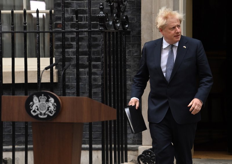 Grijesi su došli na naplatu, ali zašto baš sada? Što se krije iza sloma Borisa Johnsona?