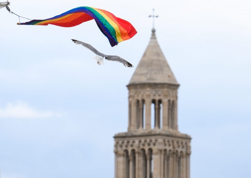 [VIDEO] Uoči Split Pridea na Matejuški podignuta zastava duginih boja: Očekujemo 600 sudionika