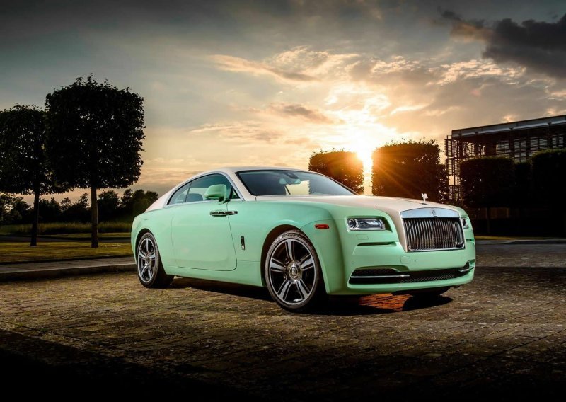 Ovaj Rolls Royce Wraith još je zeleniji iznutra