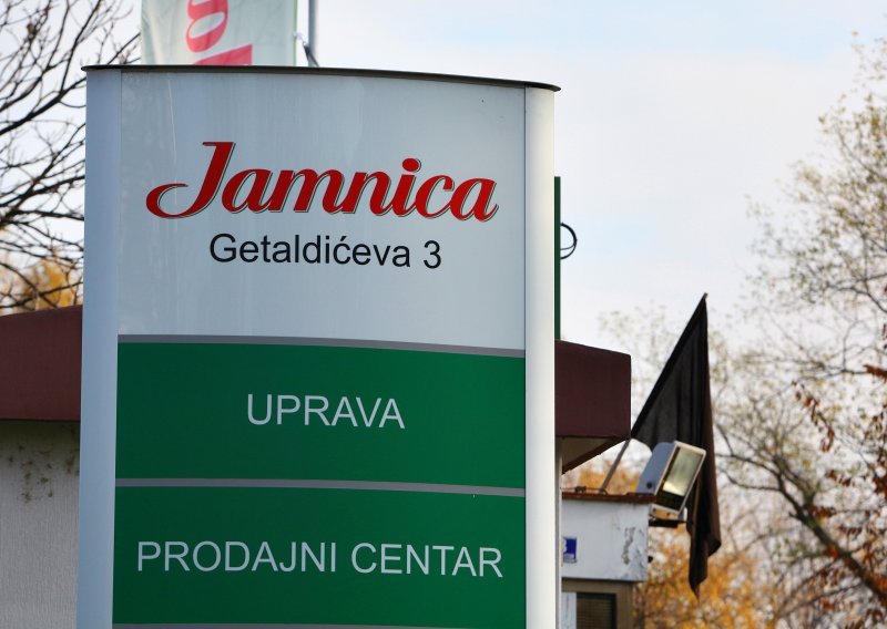 Crobexi u crvenom, Jamnica potonula 22 posto