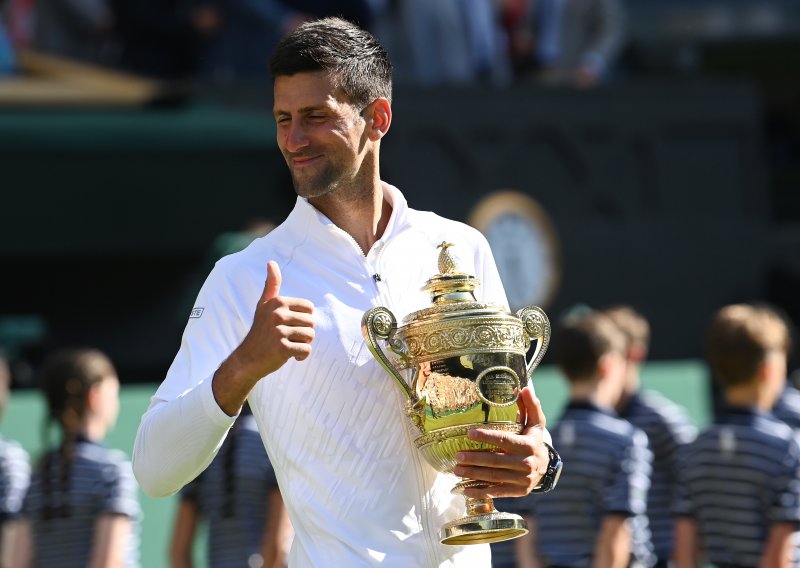 [FOTO] Novak Đoković osvojio svoj 21. Grand Slam naslov, sedmi u Wimbledonu! Kyrgios između gemova u svađi sa svima