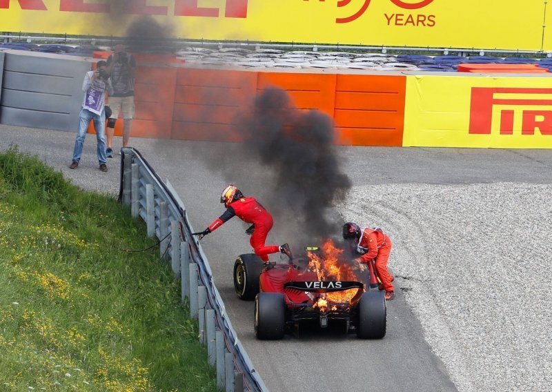 [VIDEO/FOTO] Charles Leclerc najbrži u Austriji, ali životnu pobjedu slavi Carlos Sainz koji je iskakao iz gorućeg bolida