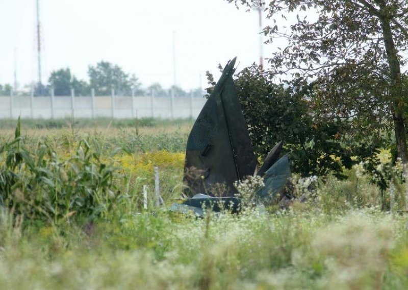 MiG-u zatajio stajni trap pa se zapalio i srušio