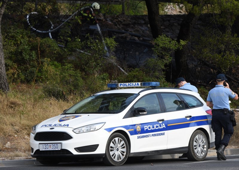 Splitska policija istražuje kukasti križ postavljen ispred hotela sa židovskom djecom