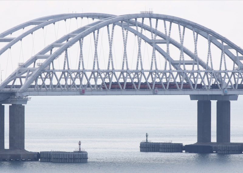 Što su sve Rusi doteglili oko Kerčkog mosta u strahu od ukrajinskog napada i što bi sve Kijev mogao upotrijebiti u udaru