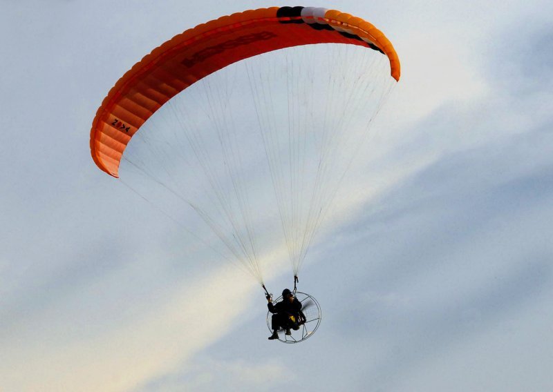 Troje paraglajdera teže ozlijeđeno u nesreći