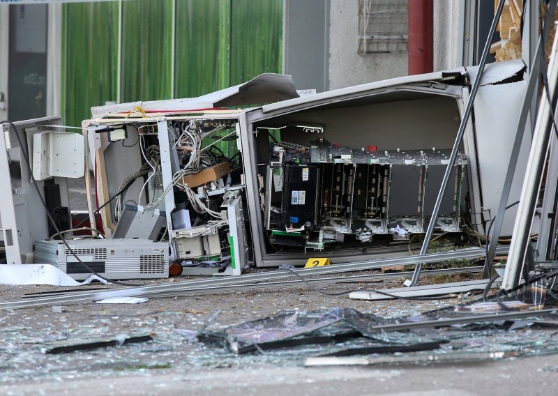 U Zagrebu usred noći raznesen još jedan bankomat, oštećen i poslovni prostor