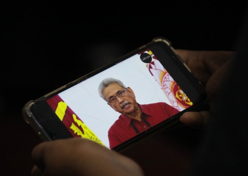 [FOTO/VIDEO] Kaos u Šri Lanki: Predsjednik pokušao pobjeći zrakoplovom, zaustavilo ga osoblje