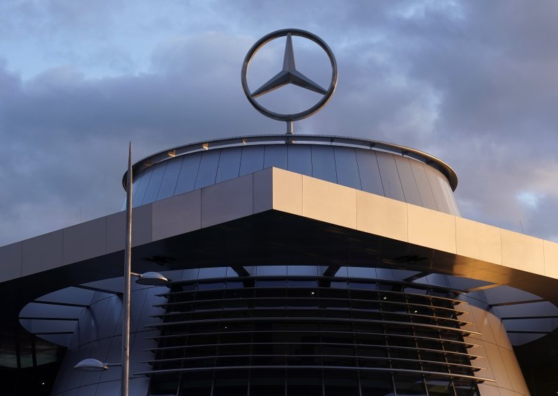 Počeo proces protiv Mercedesa zbog manipulacije podacima o štetnim plinovima
