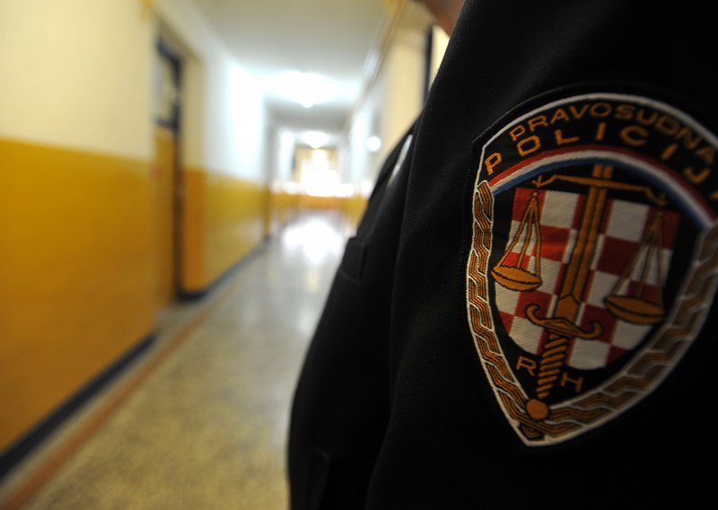 [FOTO/VIDEO] Zbog jučerašnjeg bijega dvojice kriminalaca iz zatvora u Osijeku odgovarat će pravosudni policajac