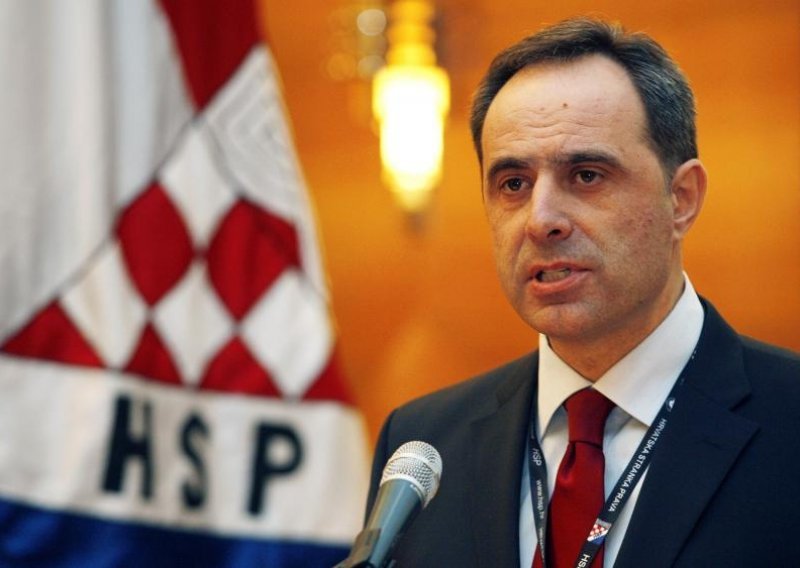 'Tadić treba zahvaliti Kosorici za srpsku kandidaturu'