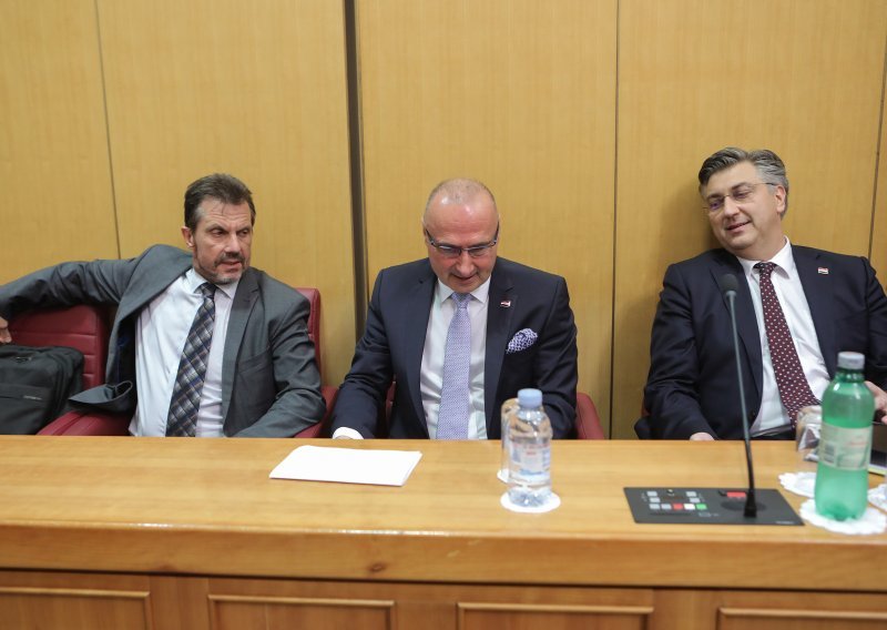 [FOTO] Plenković branio Grlića Radmana od optužbi da je nesposoban: Mi ćemo pobijediti, vi ćete izgubiti, vanjska politika Hrvatske bit će još snažnija