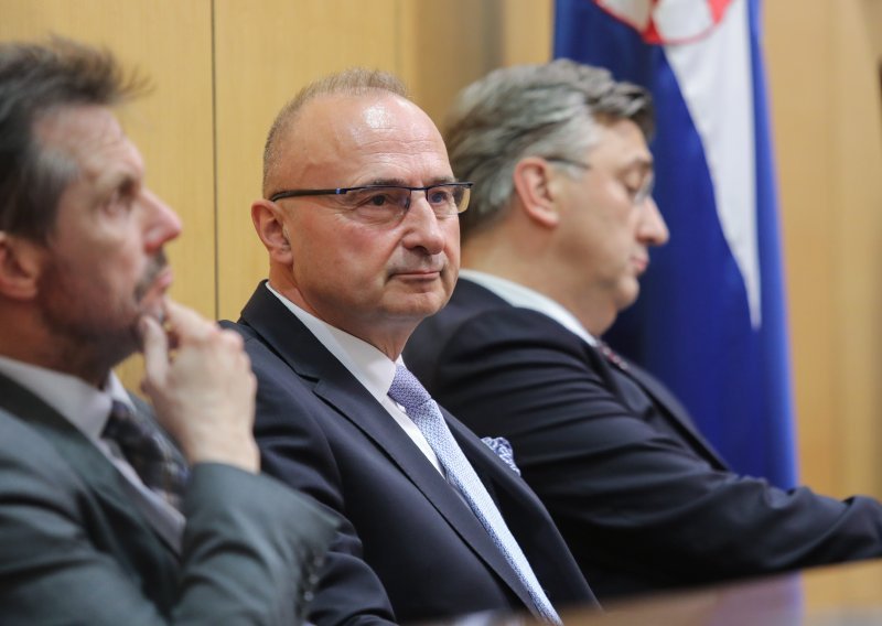 Grlić Radman: Nema govora o korupciji u Ministarstvu vanjskih i europskih poslova. Vi obmanjujete javnost gospodine Grmoja!