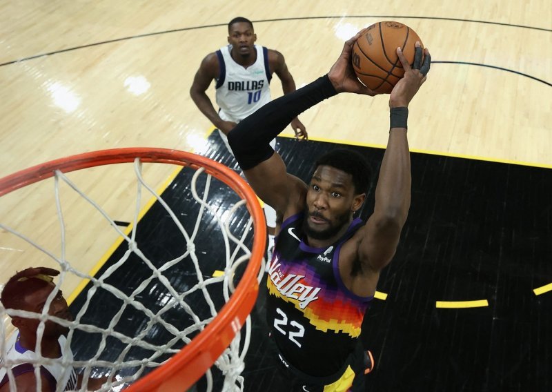 Totalna ludnica na tržištu NBA lige; Pacersi su mladom centru Sunsa ponudili rekordan iznos ugovora
