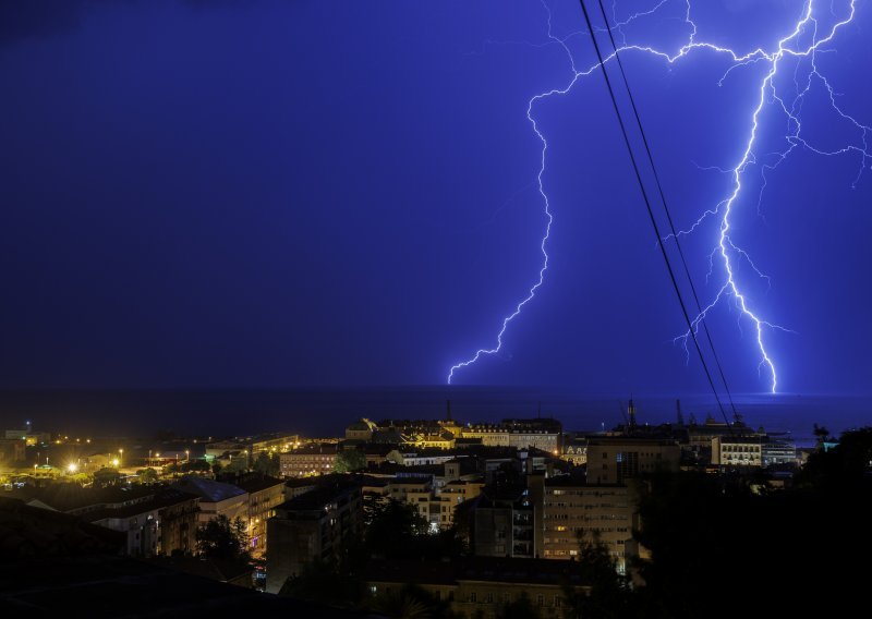 Sa sjevera stiže pogoršanje vremena: U noći na subotu pljuskovi s grmljavinom