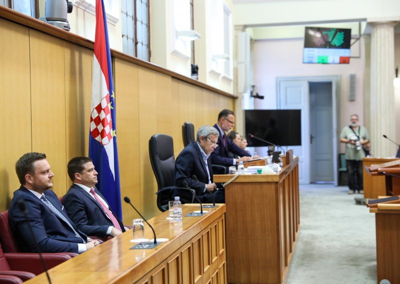 [FOTO] Sabor otišao na ljetne praznike: Zastupnici izglasali nove ministre, obranili stare, pokrenuli promjenu Ustava te podržali primanje Švedske i Finske u NATO