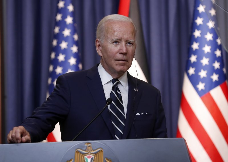 Američko gospodarstvo palo drugi kvartal zaredom, ali Biden misli da je na dobrom putu