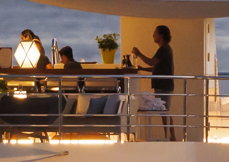 Bliski susret na otoku: Severina i njezine prijateljice na Korčuli naletjele na Matthewa McConaugheyja i Woodyja Harrelsona
