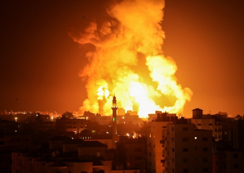 [FOTO] Izraelski vojni zrakoplovi napali Gazu čim je Biden odletio za Saudijsku Arabiju