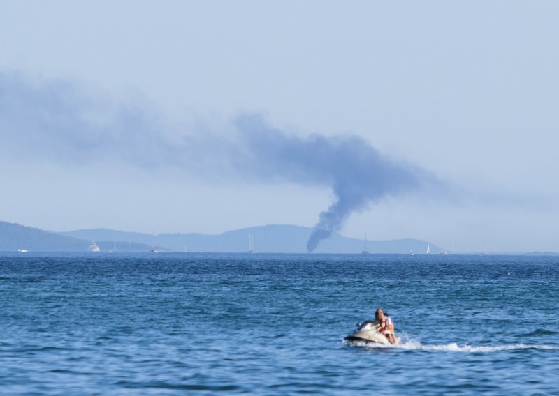 Putnici i posada sa zapaljene brodice stigli u Split