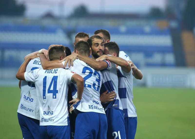 [VIDEO/FOTO] Pogledajte kako su suci promijenili odluku i pružili Belji priliku s 11 metara, ali i ekspresno isključenje Julardžije