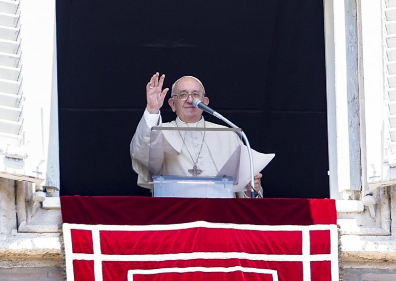 Papa se nada posjetom Kanadi ublažiti 'zlo' naneseno autohtonom narodu