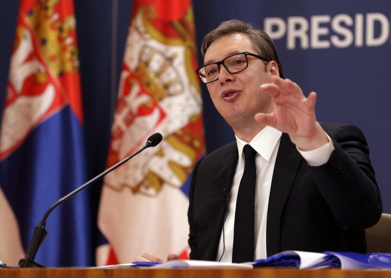 Vučić nakon pada aviona u Grčkoj: 'Prometna nesreća! Hoćemo li nastaviti prodavati oružje? Naravno da hoćemo'