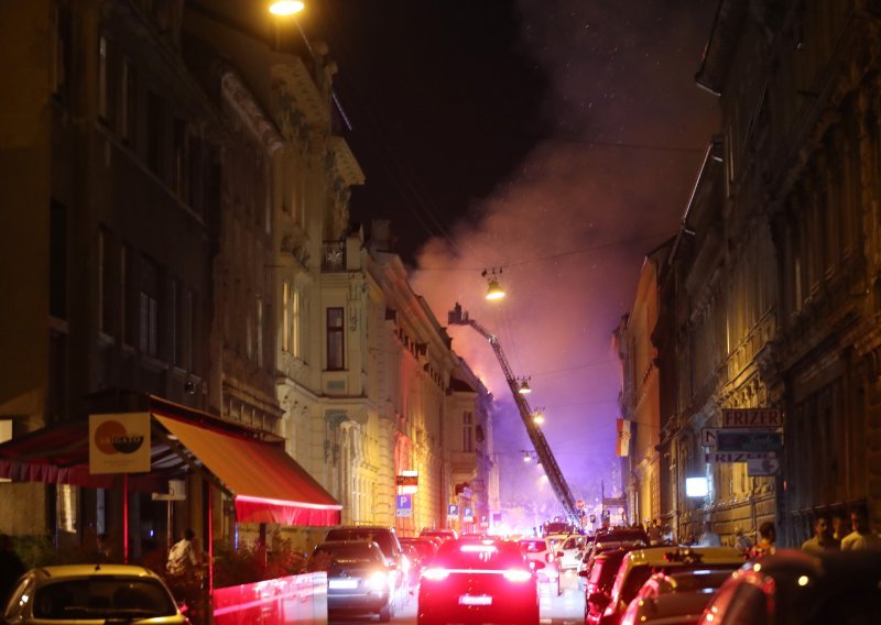 [FOTO/VIDEO] Požar u centru Zagreba: Kod Zrinjevca buknuo plamen na krovištu zgrade, vatra lokalizirana nakon dva sata borbe