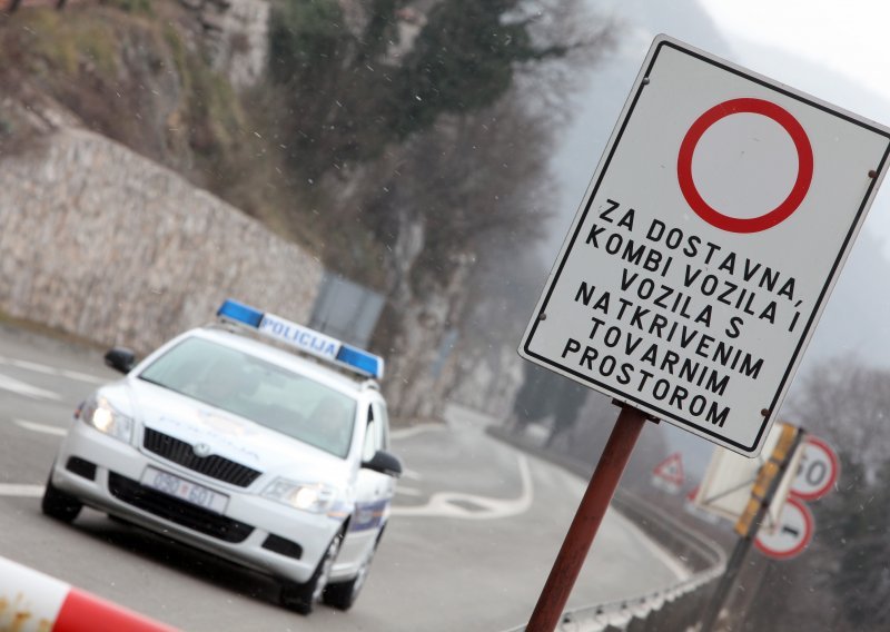 Oprez: Zbog vjetra zabrana prometa za dio vozila na Jadranskoj magistrali