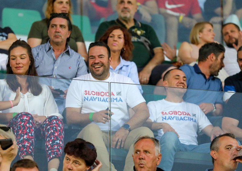 Gradonačelnik Pule mnoge je šokirao s majicom 'Sloboda navijačima', a kritičarima je poručio: 'Ovo je podrška...'