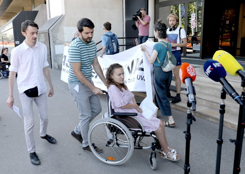 [FOTO] Osobni asistenti traže od Ministarstva rada bolje uvjete rada, ovo su njihovi zahtjevi