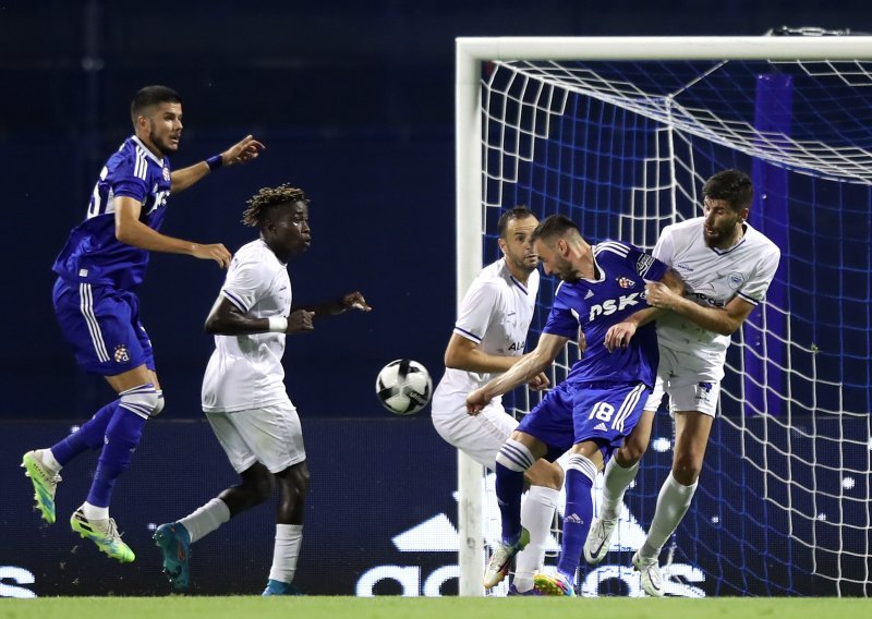 [FOTO] Šok na Maksimiru! Dinamo loše ušao u novu europsku sezonu i nevjerojatnim pogreškama u obrani darovao remi gostima