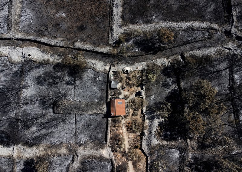 [FOTO] Spaljena zemlja: Pogledajte apokaliptične prizore nakon požara kod Šibenika