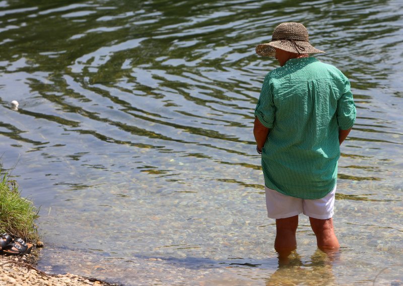 Stiže vrhunac toplinskog vala: Liječnici savjetuju kako se zaštititi od vrućine i što treba izbjegavati