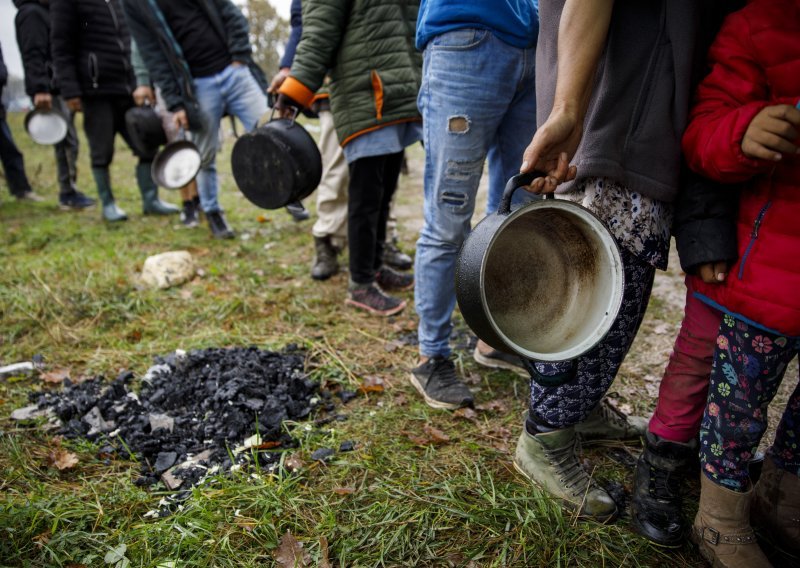 Policija ulovila bandu krijumčara migranata kroz Hrvatsku: Smještali su ih u Rijeci, a prevozili u Sloveniju