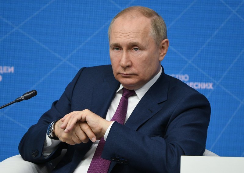 Kremlj odbacuje glasine o Putinovom lošem zdravlju
