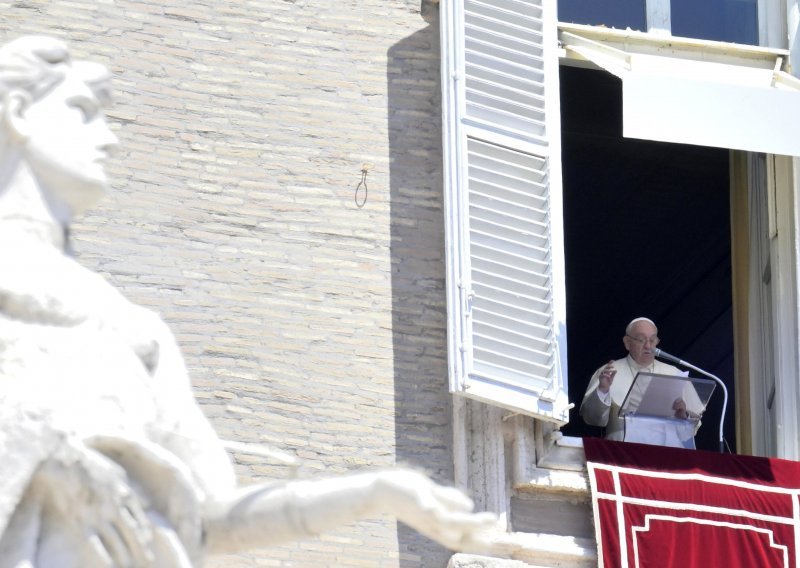 Papa Franjo: Ekstremni vremenski uvjeti su Zemljin 'krik agonije'