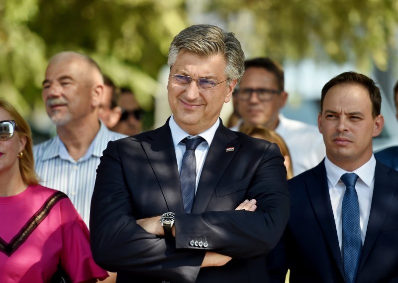 [FOTO/VIDEO] Plenković objavio tko će voditi splitski HDZ, osvrnuo se i na pomoć Sloveniji s požarom: 'Ići ćemo gdje god budemo mogli'