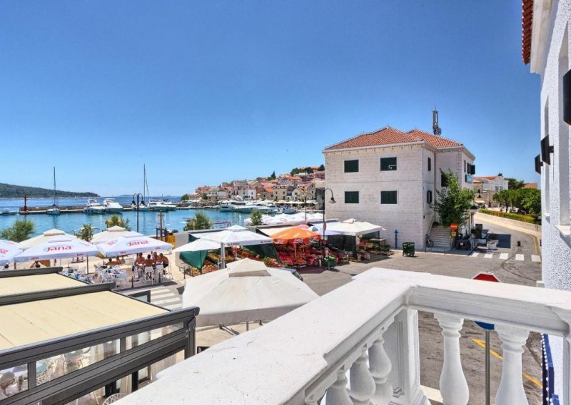 [FOTO] 'Biser Jadrana u Dalmaciji' i 'grad plaža' titule su kojima se diči Primošten. Pronašli smo pet najboljih smještaja po izboru turista