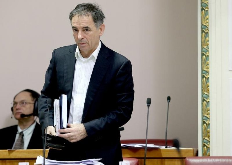 Pupovac: Nije problem kapa, nego ono što je ispod kape