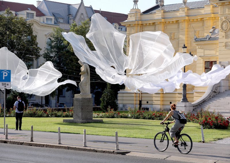 [FOTO] 'Prostranstvo' Ide Blažičko nova je izložba ispred Umjetničkog paviljona, pogledajte instalaciju poznate kiparice