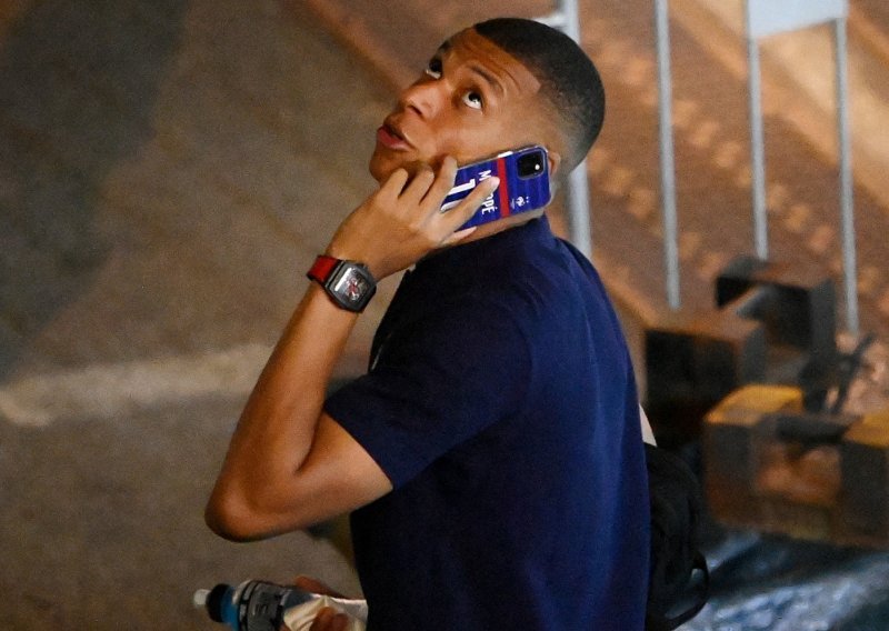 Kako će na ovo reagirati Mbappe? Novi trener u čijem je izboru imao presudnu riječ zabranio mu uporabu mobitela. Ali to nije sve...