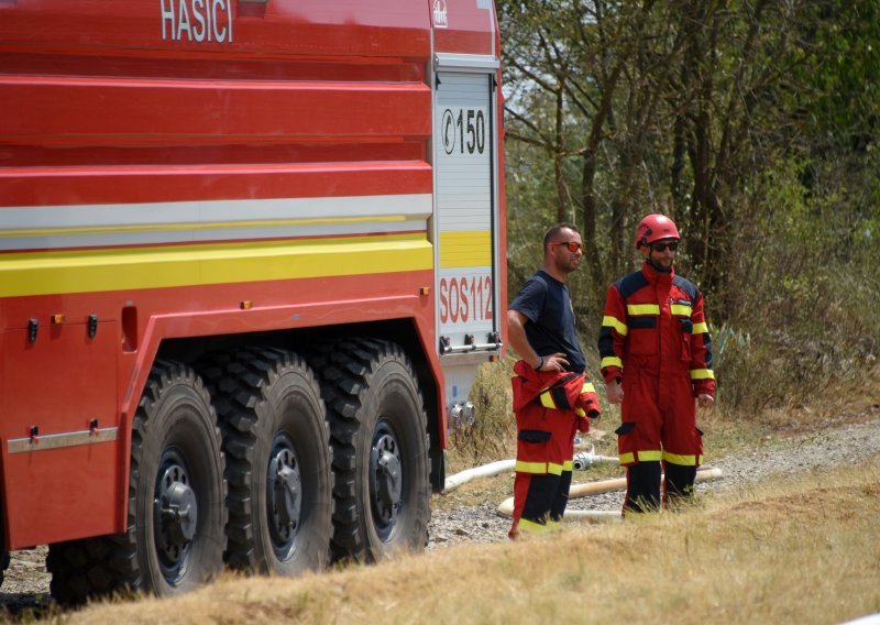 [FOTO/VIDEO] U Hrvatsku se vratili vatrogasci koji su pomagali gasiti požar Sloveniji