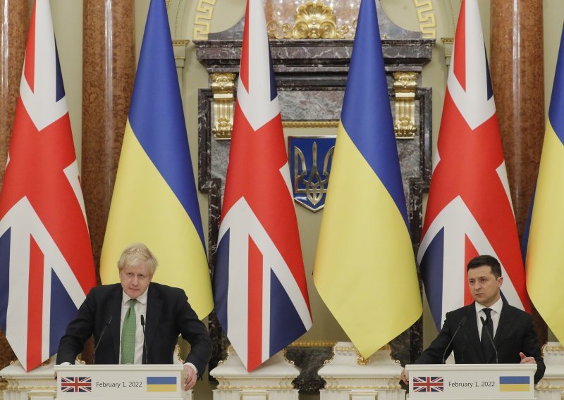 Johnson poručio Zelenskom da britanska podrška Ukrajini 'neće posustati'