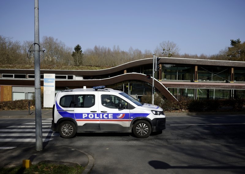 Tragedija u Francuskoj: Dijete preminulo u vrućem automobilu, otac ga zaboravio ostaviti u vrtiću