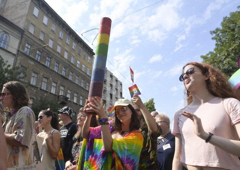 Tisuće ljudi na Prideu u Budimpešti najavili borbu protiv vladine politike